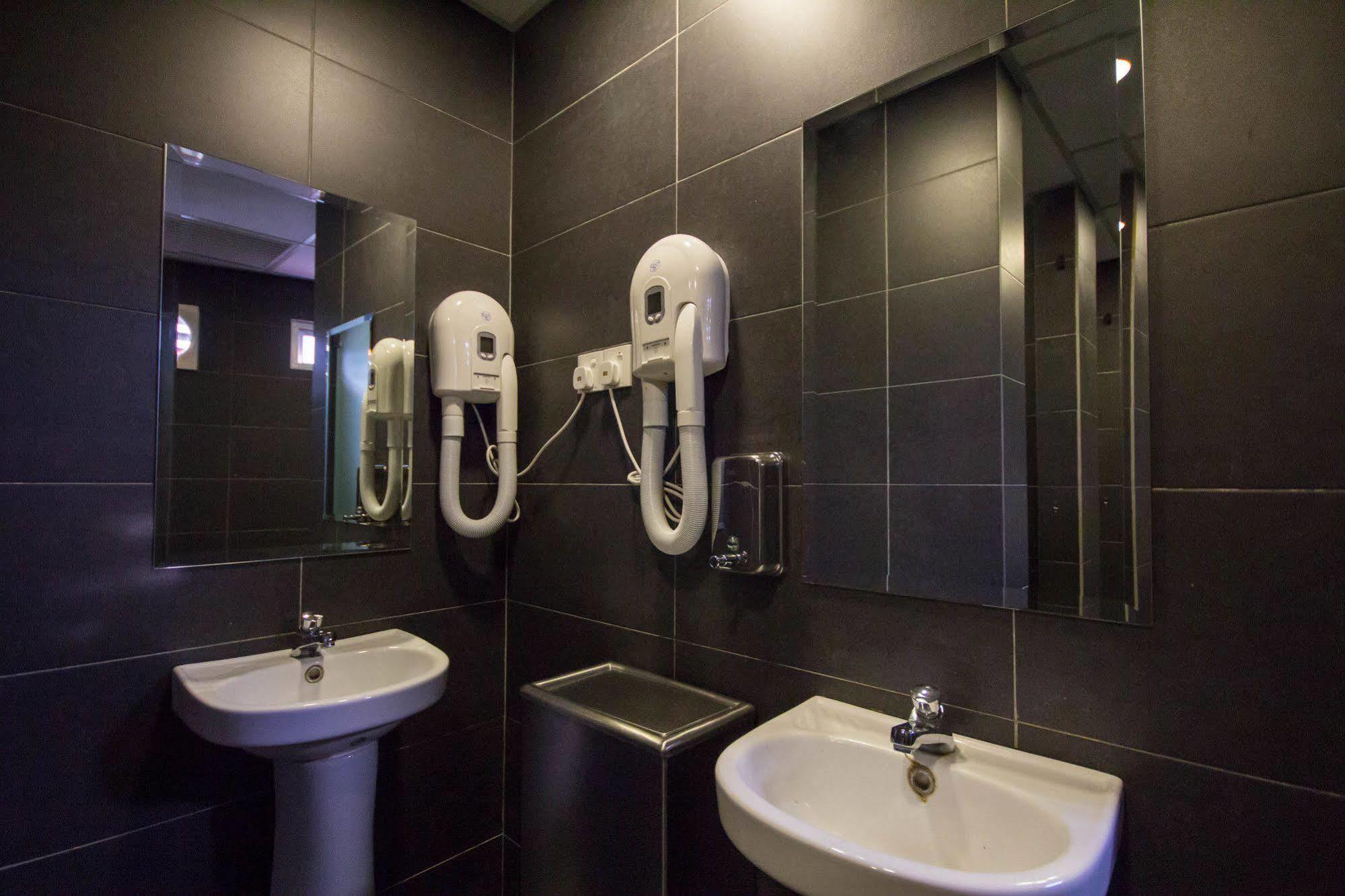 M Qube Hotel Sungai Dua Bukit Eksteriør billede